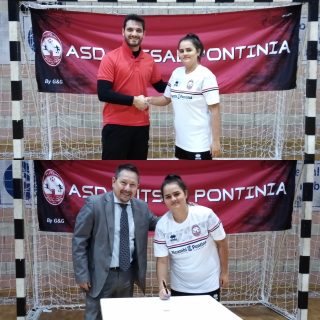 Oggi presentiamo, anche se in ritardo Ludovica Macera, classe 2006.
Ha giocato per 8 anni con i ragazzi, disputando doppio campionato, quello di categoria e come fuori quota con i 2007 a Podgora, poi a 14 anni è passata alle ragazze. Ha fatto 2 anni al Nuovo Latina Lady e "in questi due anni ho imparato molto con mister Marco Pupatello. Una volta che la squadra si è divisa, è andata al woman Latina, ha fatto un anno ma senza campionato di categoria.
Ad Agosto ha lasciato il calcio a 11 per buttarsi in questa nuova esperienza del calcio a 5 nella #asdfutsalpontinia in previsione dell'imminente Campionato di categoria Under21.
Un benvenuto e grande in bocca al lupo alla nostra Ludovica, da parte di tutta la società.